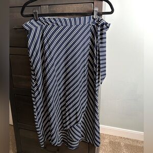 Adrienne Vittadini skirt size large faux wrap detail NWT